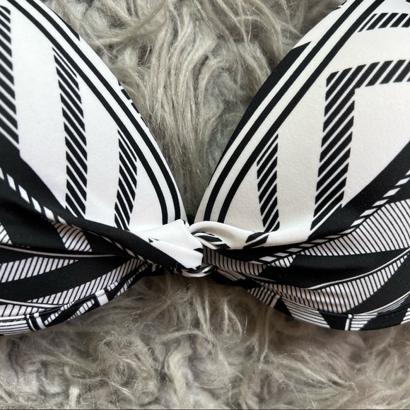 Xhilaration Black & White Printed Push Up Halter Swimsuit Top Small - Picture 3 of 10
